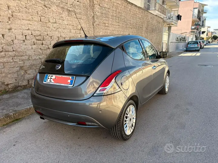 Lancia Ypsilon 2016 photo 2
