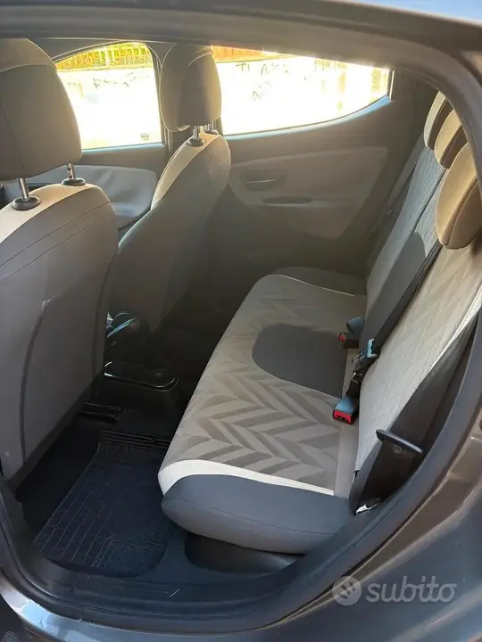 Lancia Ypsilon 2016 photo 4