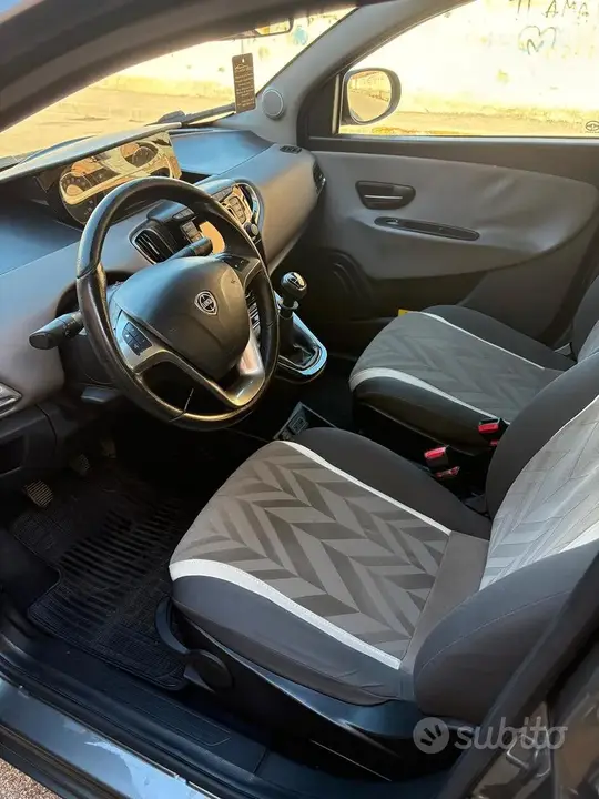 Lancia Ypsilon 2016 photo 3