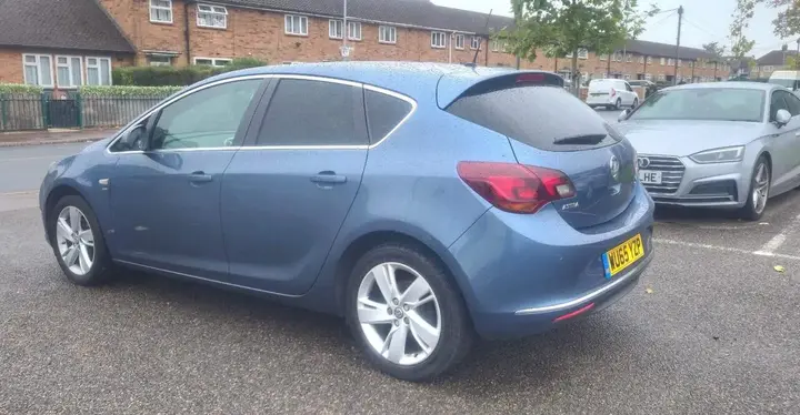 Vauxhall Astra 2015 photo 2
