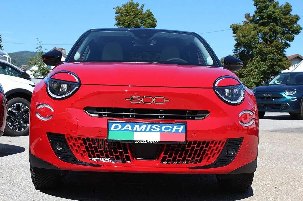 Fiat 600 Hybrid La Prima 2025 photo 2
