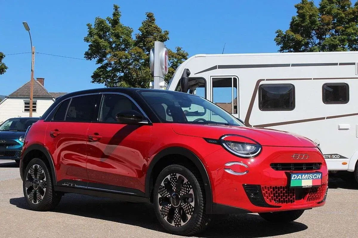 Fiat 600 Hybrid La Prima 2025 photo 3