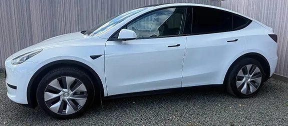 Tesla Model Y 2024 photo 3