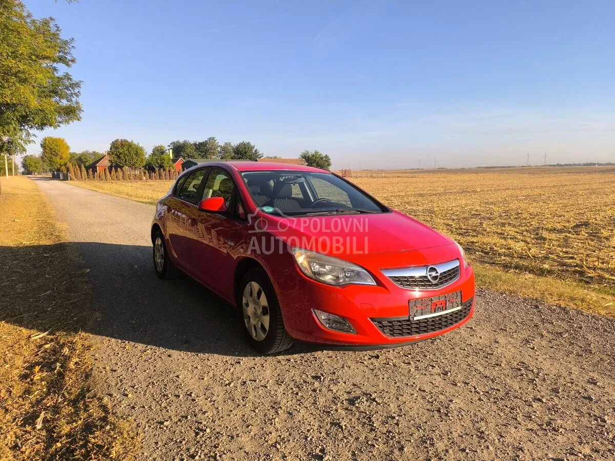 Opel Astra J