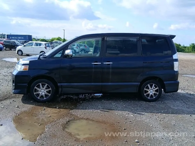 Toyota Voxy Z Kirameki 2005 photo 4