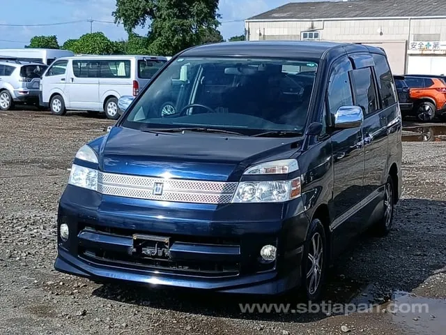 Toyota Voxy Z Kirameki 2005 photo 3