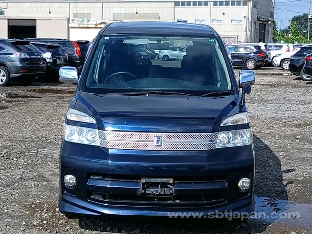Toyota Voxy Z Kirameki 2005 photo 2