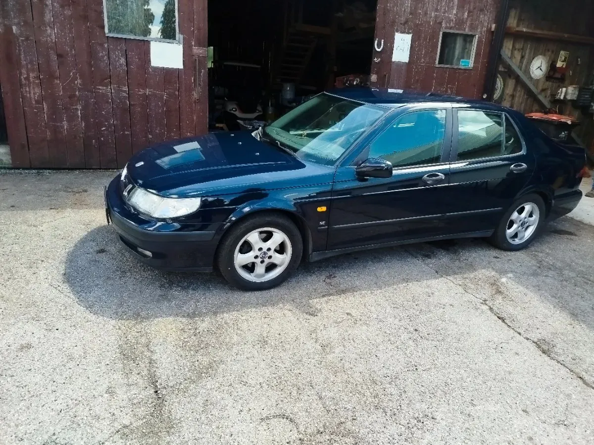 Saab 9-5 2000 photo 2