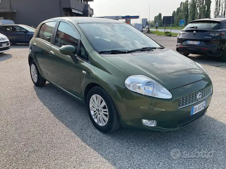 Fiat Grande Punto 2006 photo 2