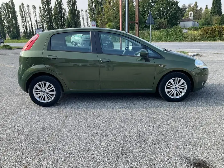 Fiat Grande Punto 2006 photo 3