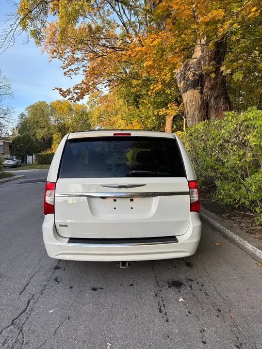 Chrysler Town & Country 2013 photo 4