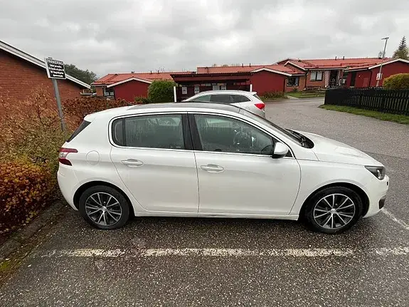 Peugeot 308 2013 photo 2