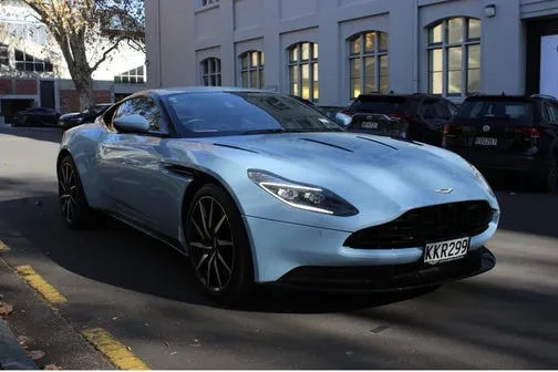 Aston Martin Db11