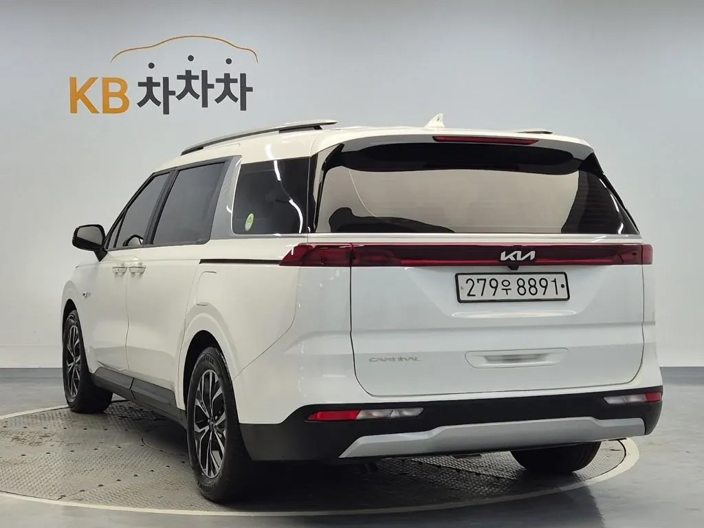 Kia Carnival 2023 photo 2