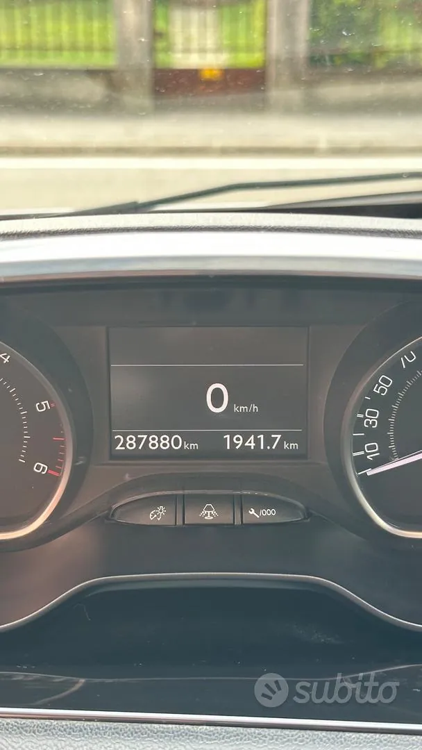 Peugeot 208 2012 photo 5