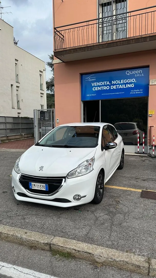 Peugeot 208 2012 photo 3