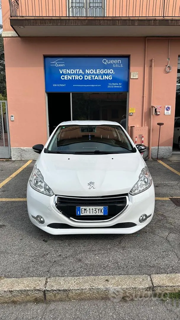 Peugeot 208 2012 photo 2