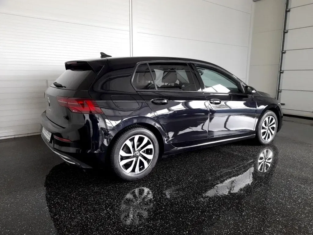 Volkswagen Golf 2023 photo 2