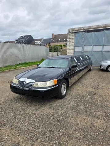Lincoln Town Car 2001 photo 2