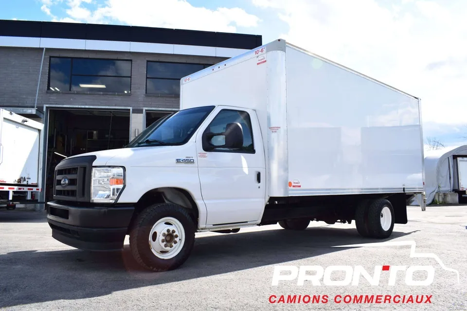 Ford E-Series E-450 2023 photo 2