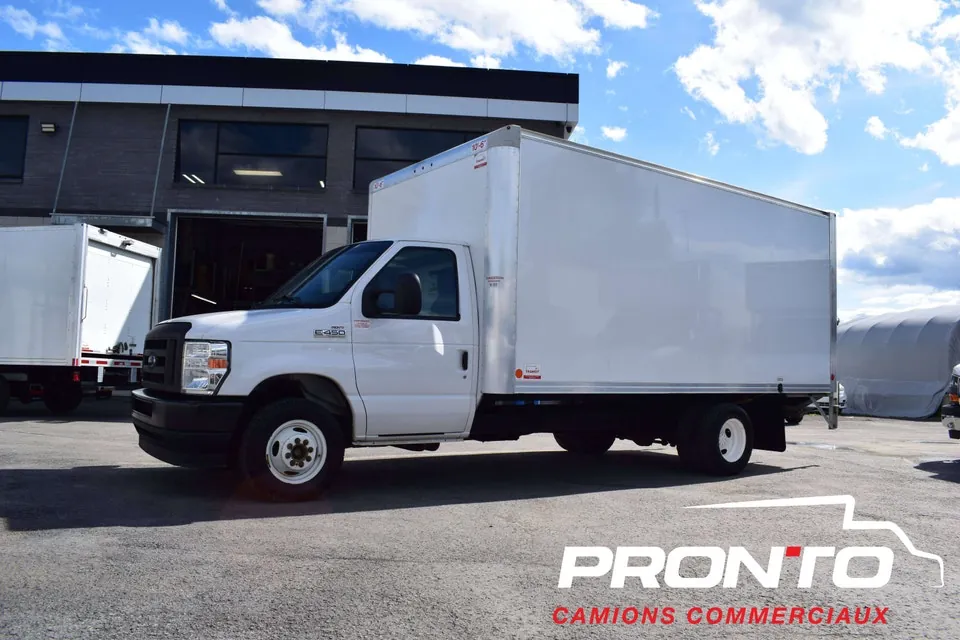 Ford E-Series E-450 2023 photo 3