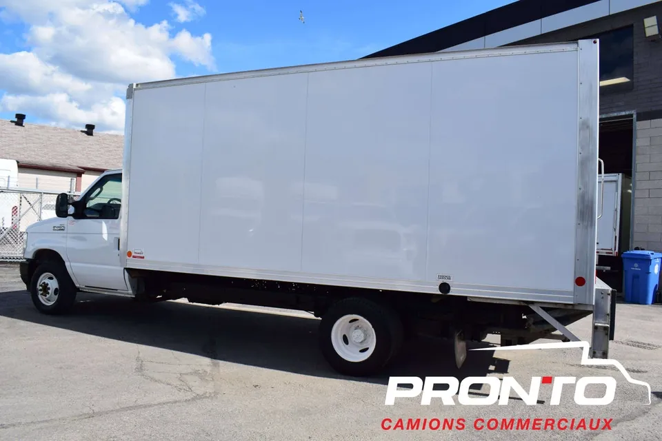Ford E-Series E-450 2023 photo 5