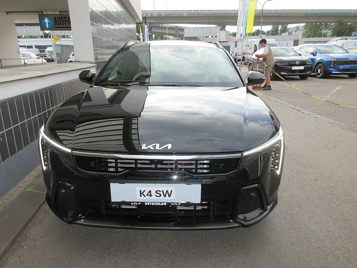 Kia K4 photo 3