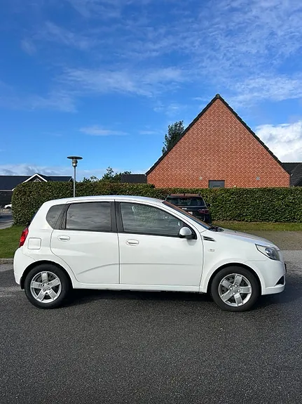 Chevrolet Aveo 2011 photo 3