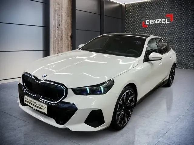 BMW 5 Series 2025 photo 2
