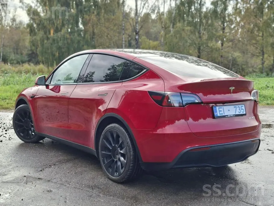 Tesla Model Y 2023 photo 2