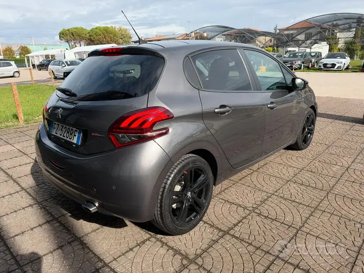 Peugeot 208 2019 photo 5
