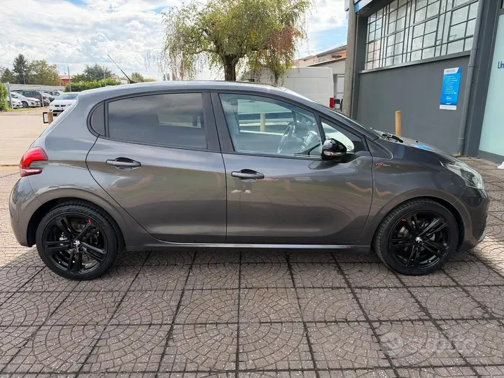 Peugeot 208 2019 photo 4