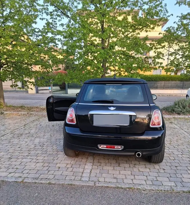 Mini Cooper 2011 photo 2