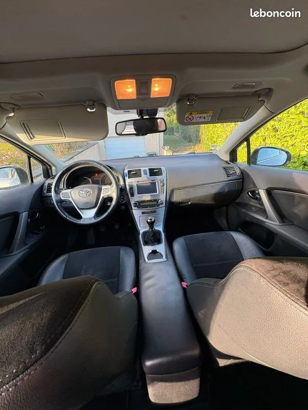 Toyota Avensis 2014 photo 3