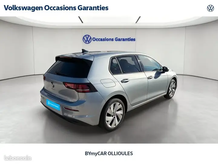 Volkswagen Golf 2025 photo 5
