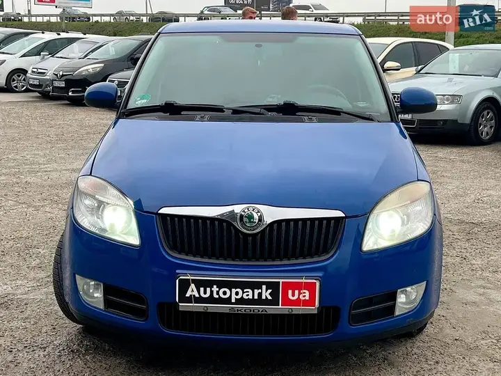 Skoda Fabia 2009 photo 2