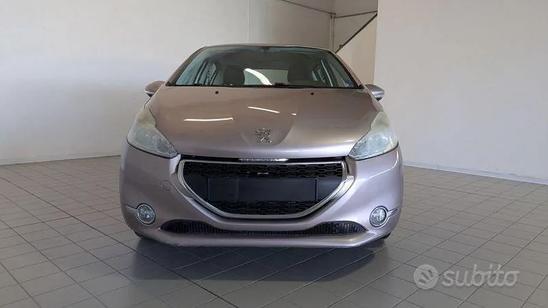 Peugeot 208 2012 photo 2