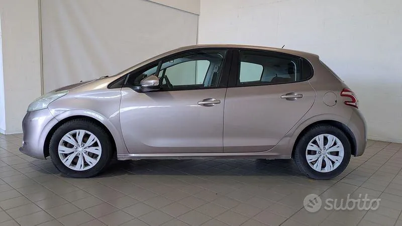 Peugeot 208 2012 photo 3