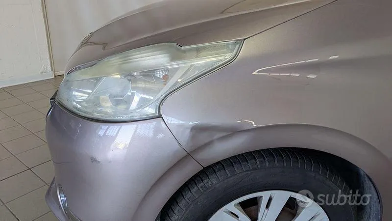 Peugeot 208 2012 photo 4
