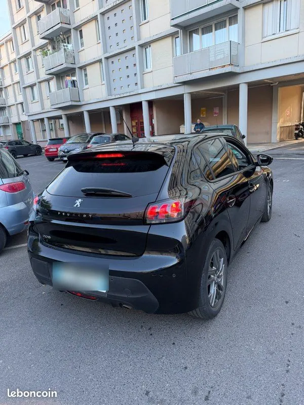 Peugeot 208 2022 photo 2