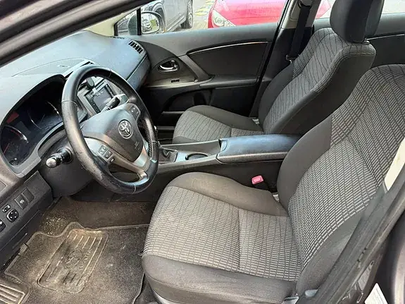 Toyota Avensis 2010 photo 3
