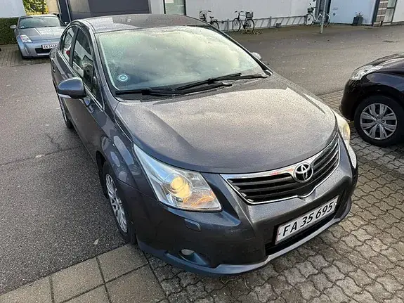 Toyota Avensis 2010 photo 5