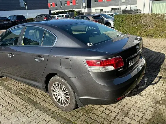 Toyota Avensis 2010 photo 2