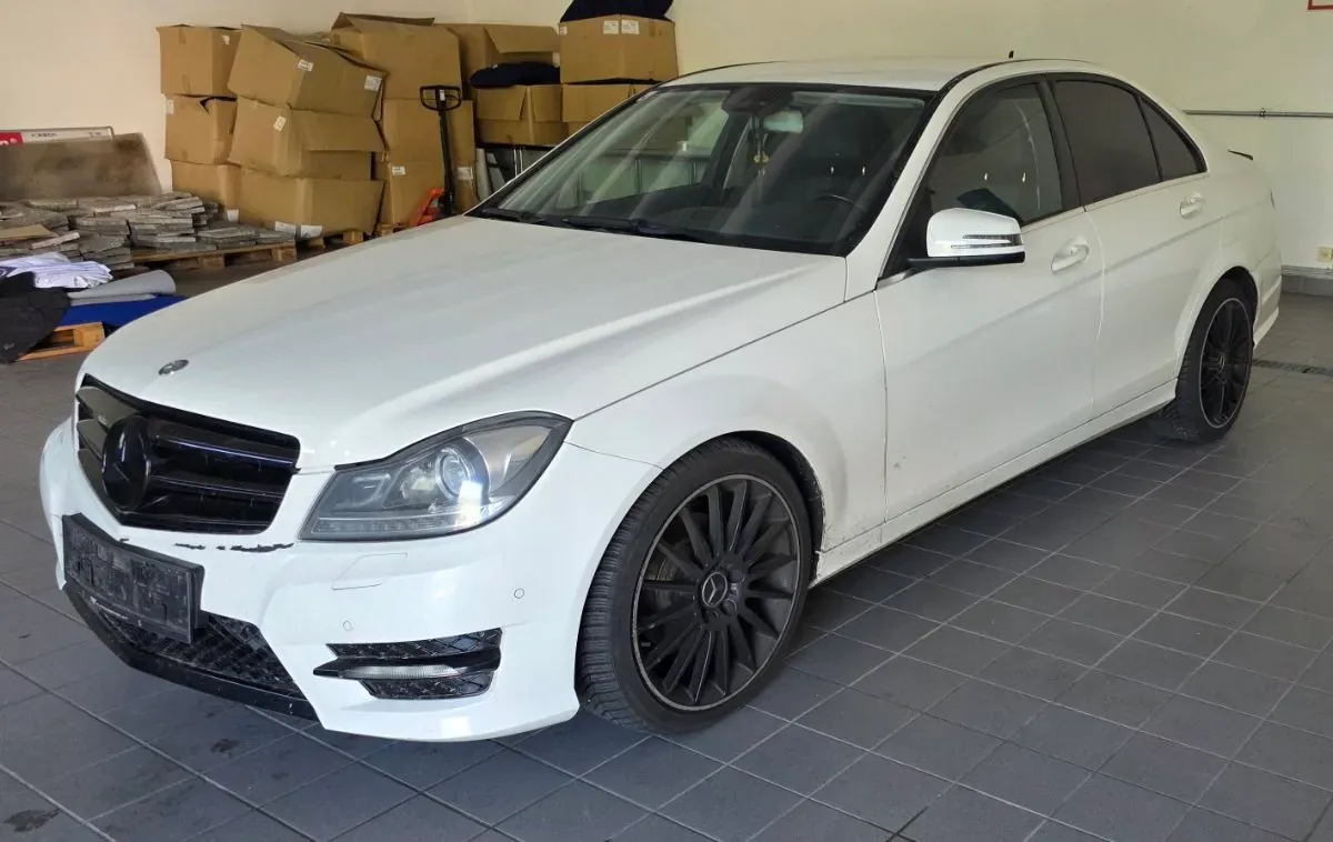 Mercedes-Benz C-Class 2011 photo 3