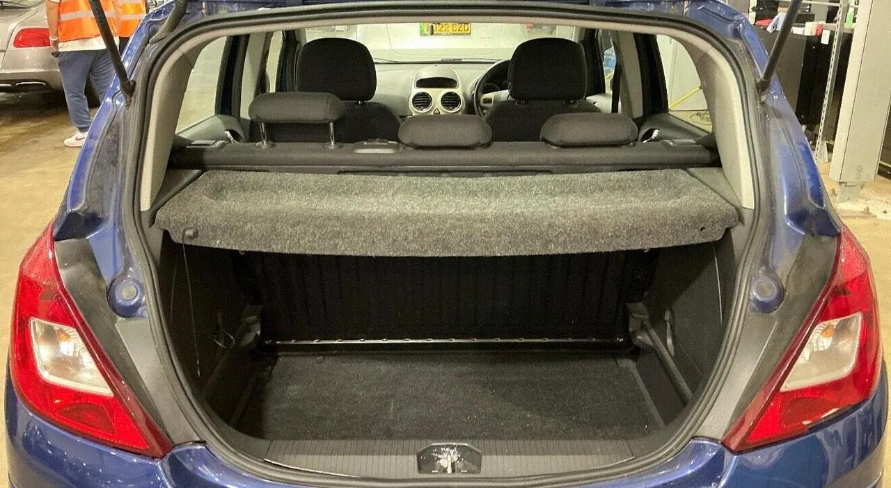 Vauxhall Corsa 2009 photo 3