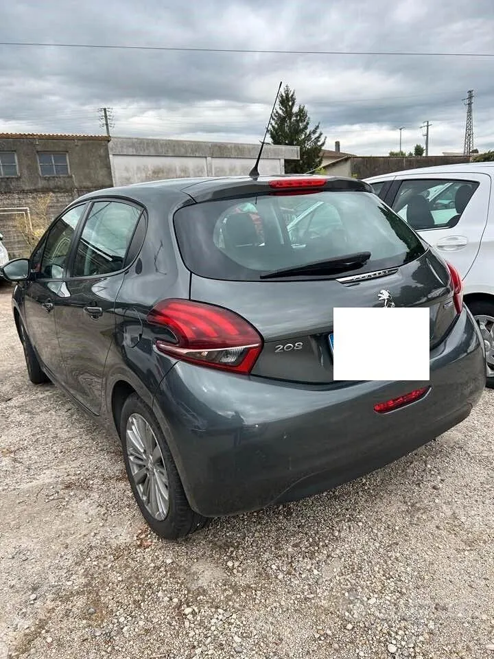 Peugeot 208 2017 photo 3