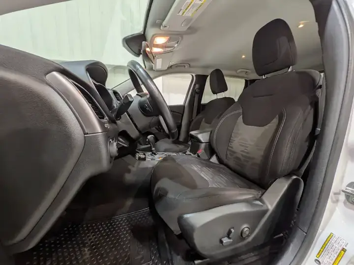 Jeep Cherokee 2019 photo 2