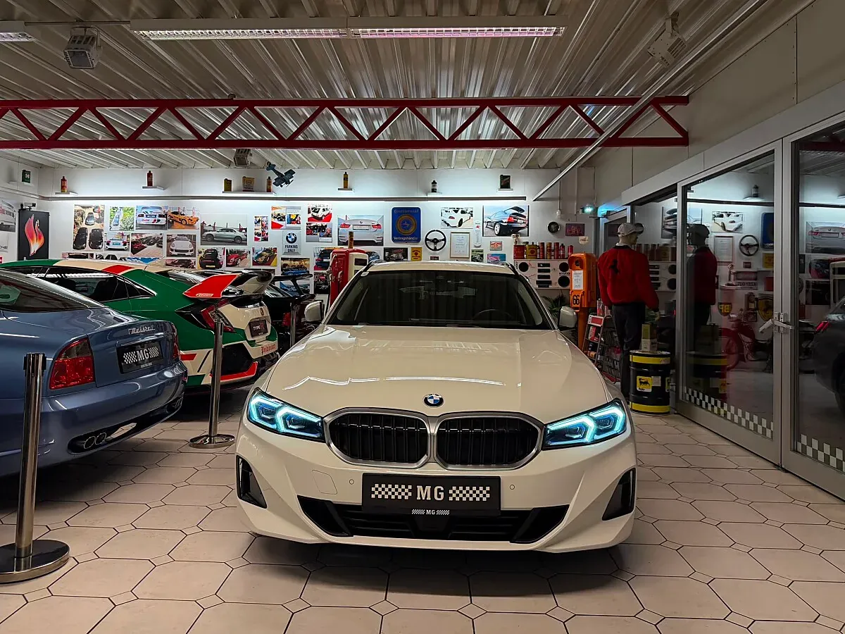 BMW 3 Series 2022 photo 2