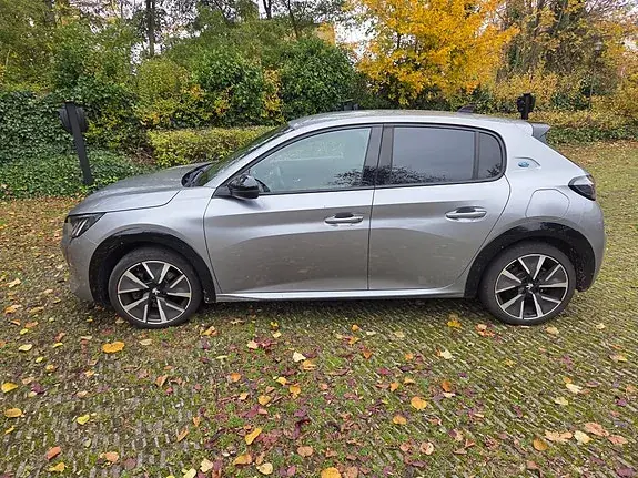 Peugeot E-208 2020 photo 2
