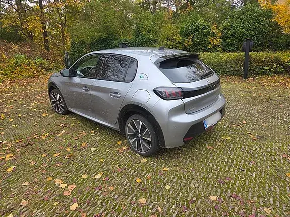 Peugeot E-208